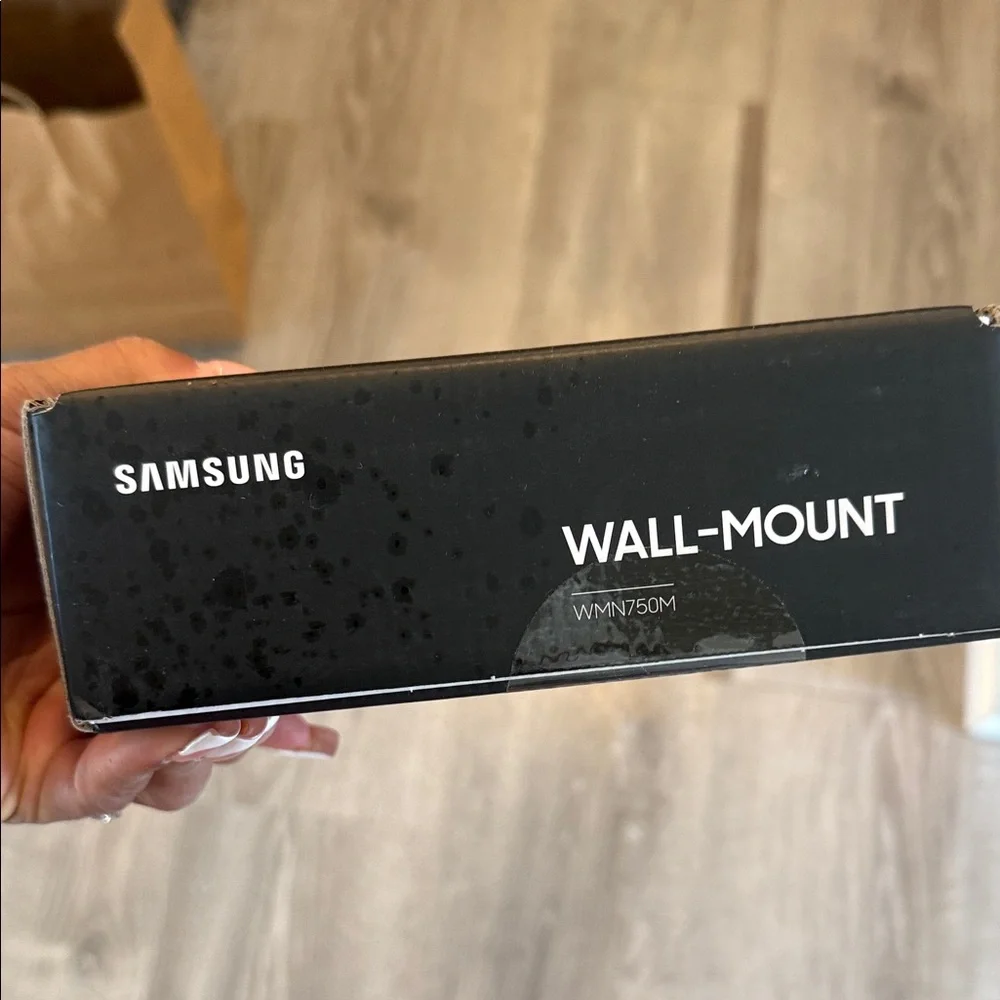 Samsung Wall-Mount in Black